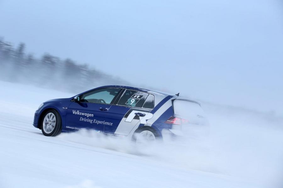 Volkswagen Golf R 5-Door 2013 года  (фото 54 из 100)
